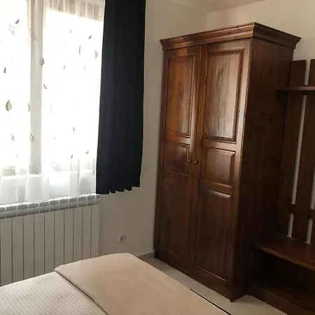 1 Bedroom Next To Mall Of Apartment