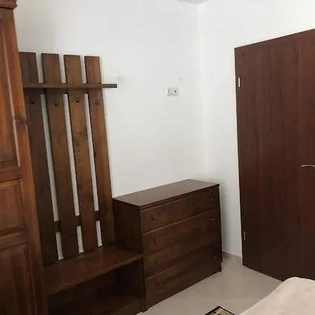 1 Bedroom Next To Mall Of Apartment