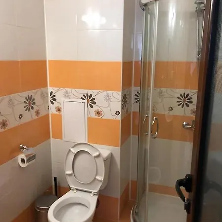 Apartment 1 Bedroom Next To Mall Of *